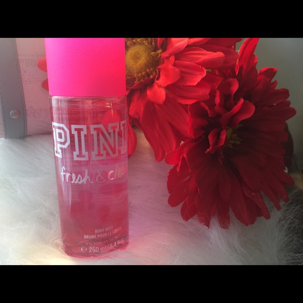 NWT VICTORIAS SECRET FREDH AND CLEAN BODY SPRAY